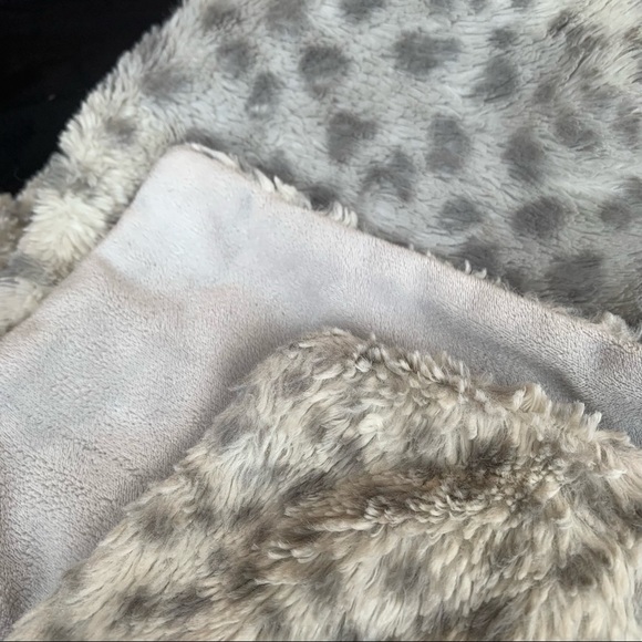 (2) Baby GAP Blankets & (1) Pottery Barn Baby Blanket - Picture 7 of 12